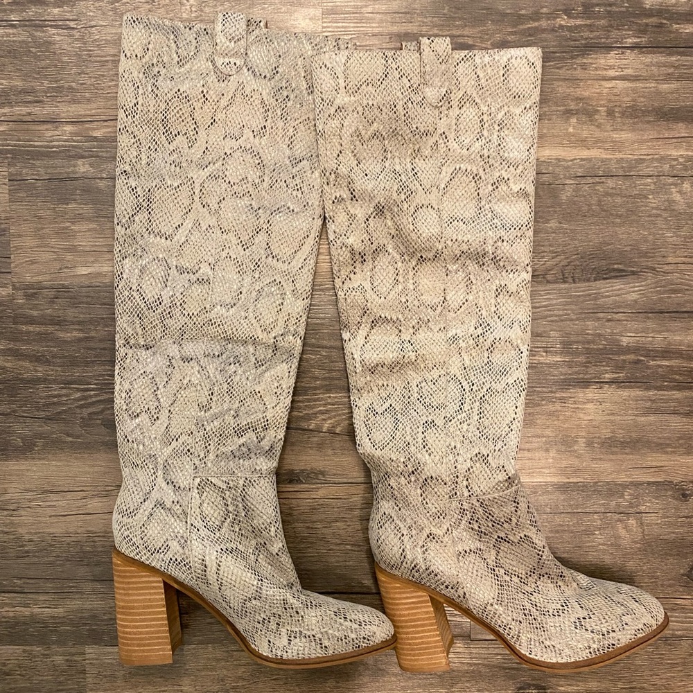 Vici boots size 9